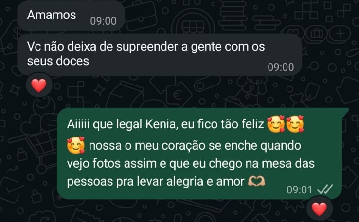 Cliente Kenia B. com sobremesa artesanal